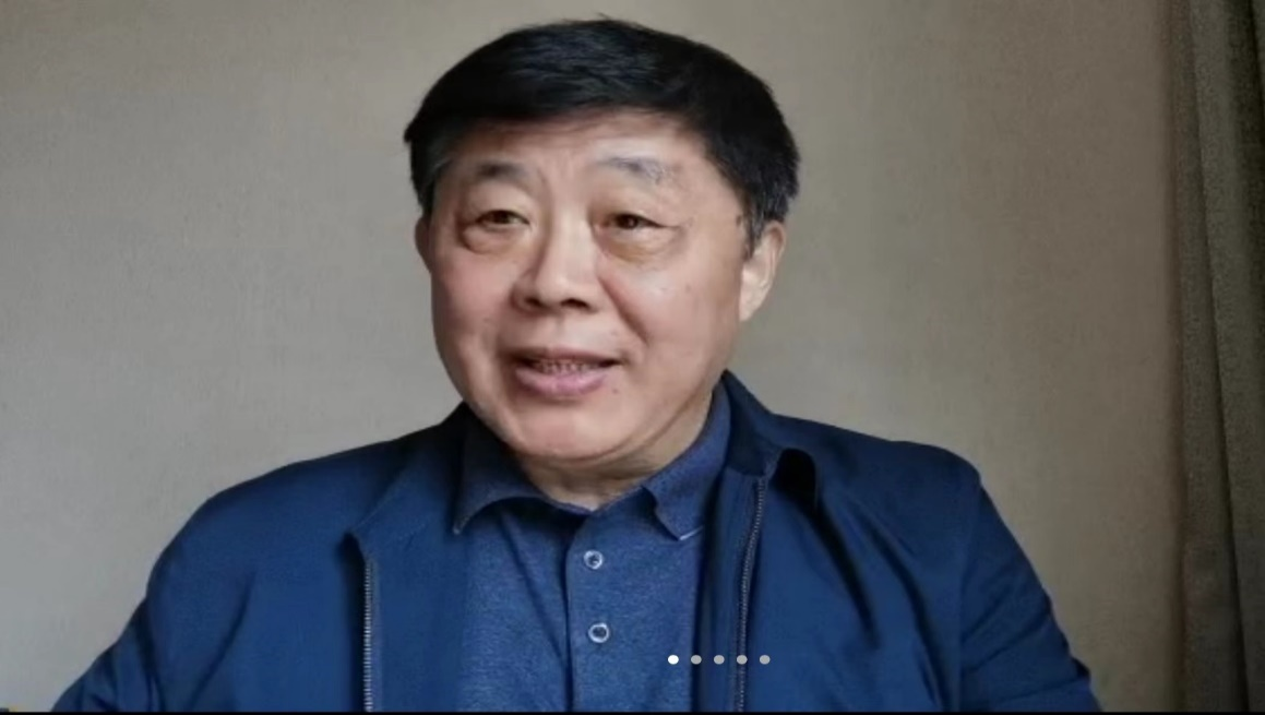国家民政部原副部长顾朝曦主持主旨报告环节